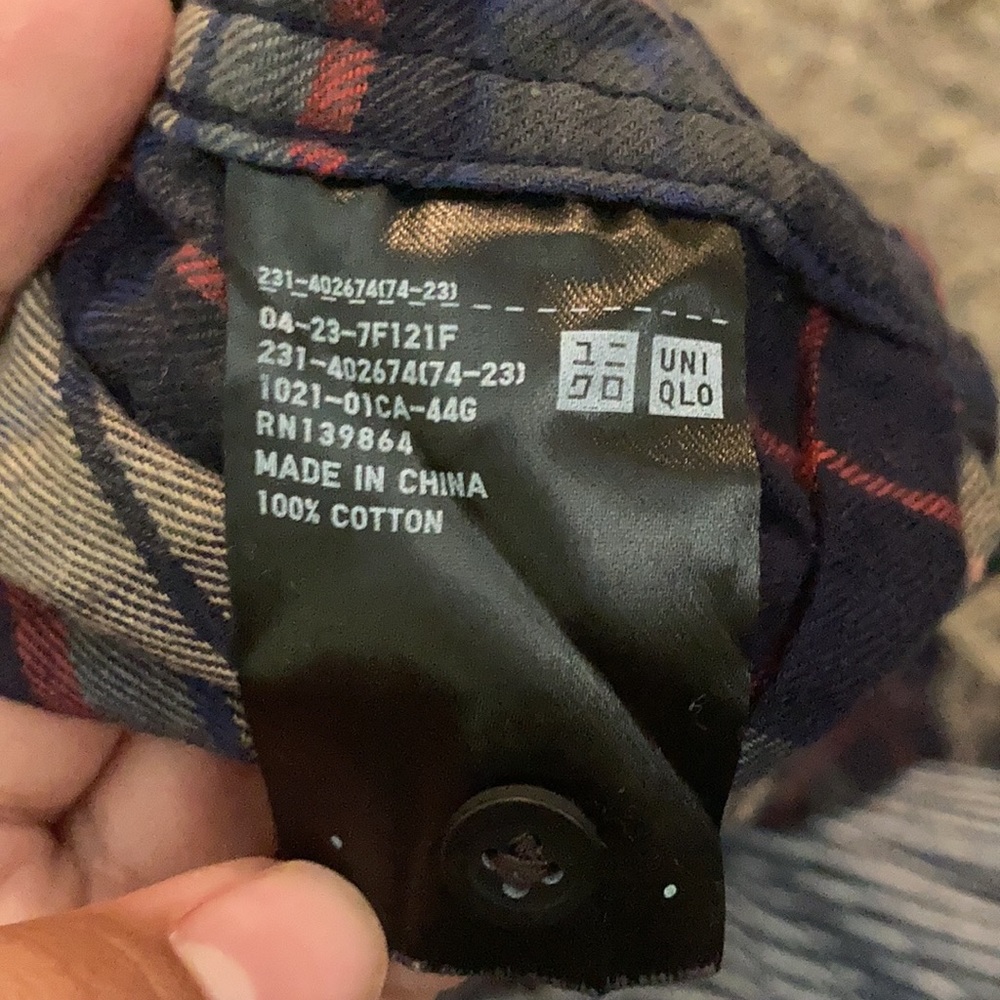 Uniqlo button up - Picture 6 of 6
